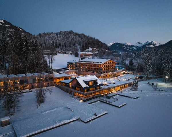 Hotel-Winter44-Alpenhotel-Kitzbuehel-Schwarzsee