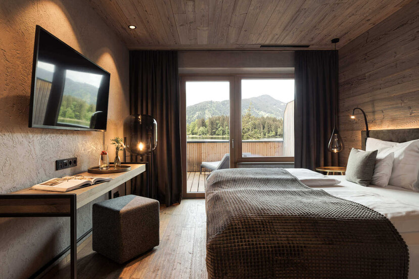 Doppelzimmer-Klassik-13-Alpenhotel-Kitzbuehel-Schwarzsee