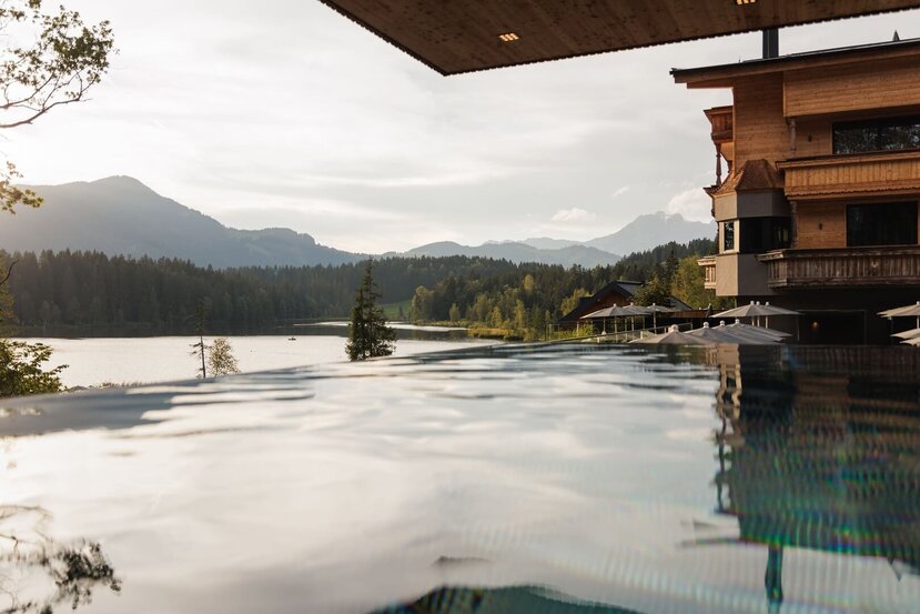 Infinity Pool-Sommer-18-Alpenhotel-Kitzbuehel-Schwarzsee