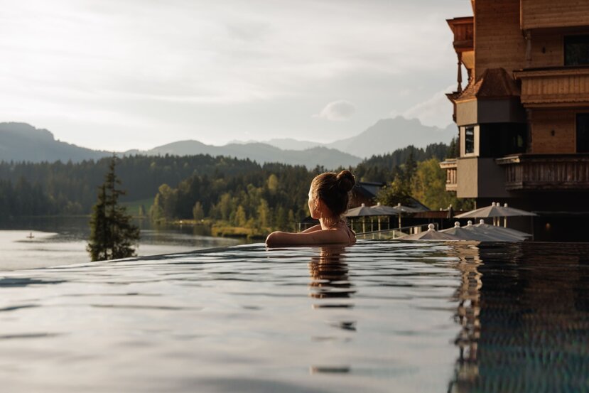 Infinity Pool-Sommer-12-Alpenhotel-Kitzbuehel-Schwarzsee