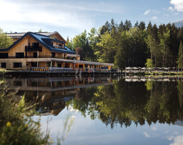 Fruehling-Hotel-1-2-Alpenhotel-Kitzbuehel-Schwarzsee