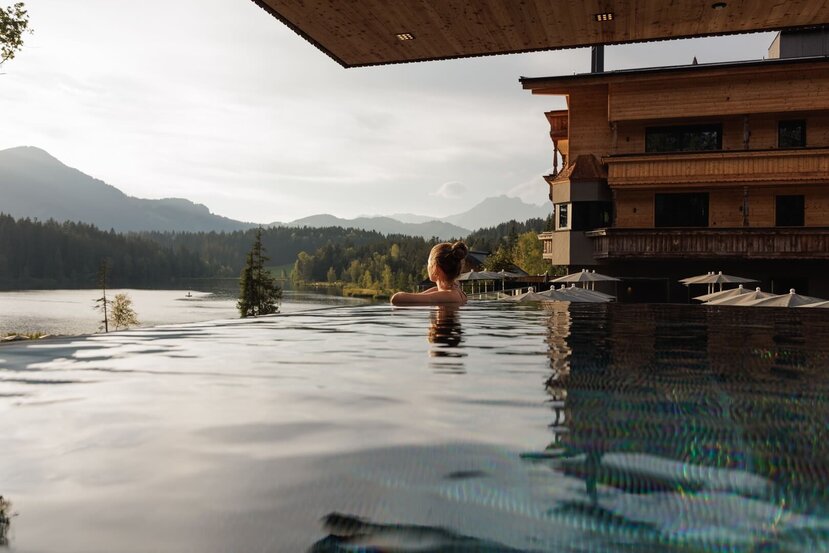 Infinity Pool-Sommer-13-Alpenhotel-Kitzbuehel-Schwarzsee